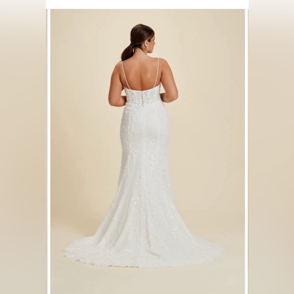 Luxe Privee Elise Gown (Equivalent to a misses 14 in standard clothing) - Picture 3 of 9